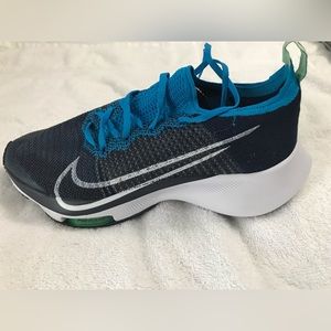 New w/o box or tags Nike Air Zoom FK Flyknit running shoes 6Y Navy Blue/ Royal.